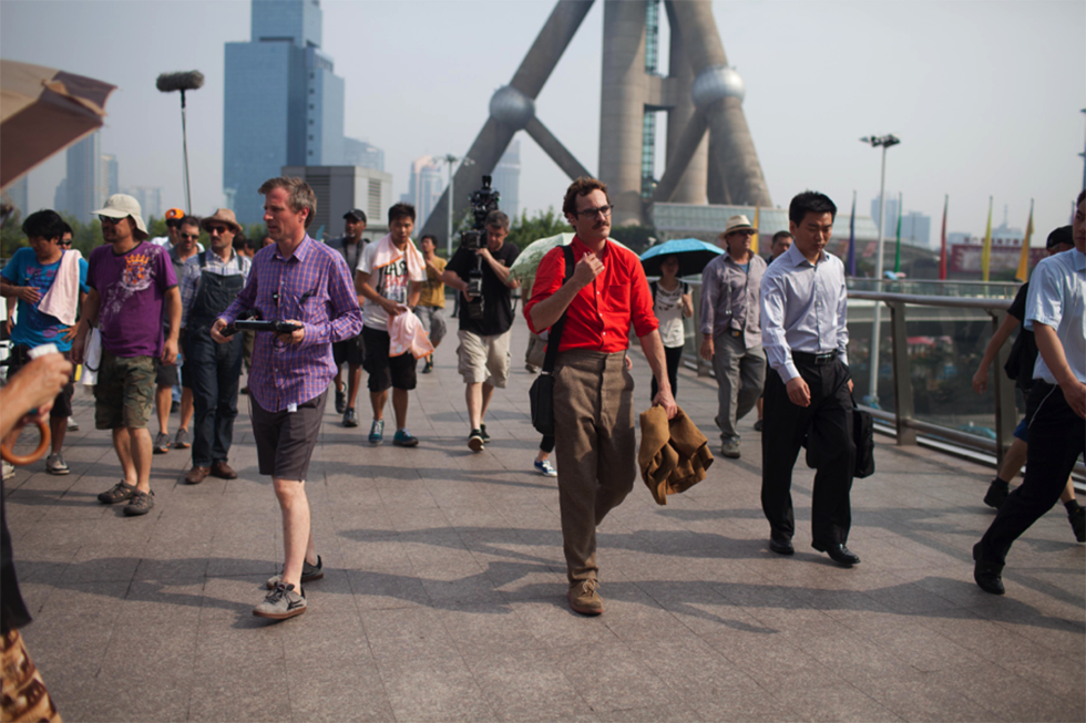 Behind the Scenes: Director Spike Jonze and Joaquin Phoenix filming in Pudong